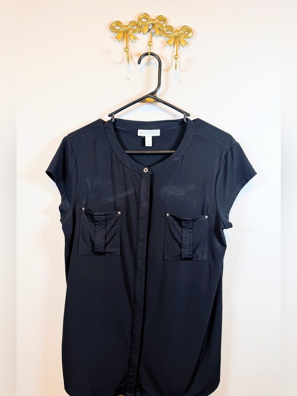 Dana Buchman Black Short-Sleeve Pocket Tunic Top w/Silver Details. Size L